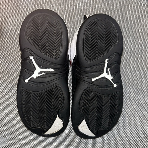 Jordan 12s Royalty Taxis size 10c - Picture 4 of 6